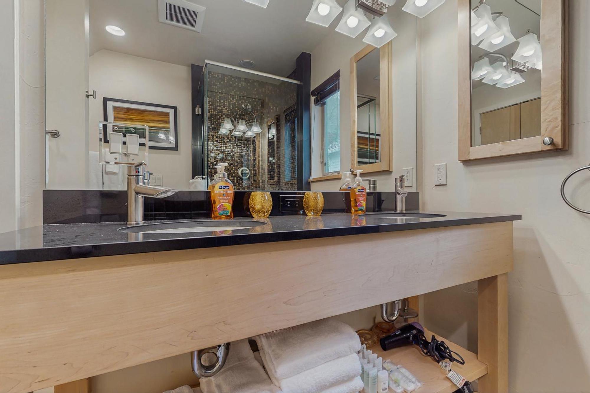 Chic Unit 1 Apartment *