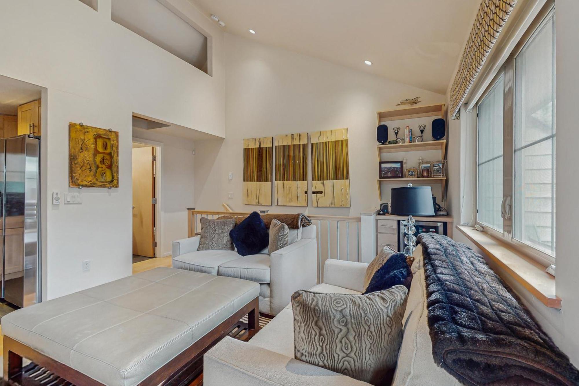 Chic Unit 1 *